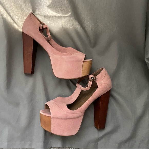 Jeffrey Campbell Foxy Wood Suede
Pink Heels Size 7 - Picture 6 of 13